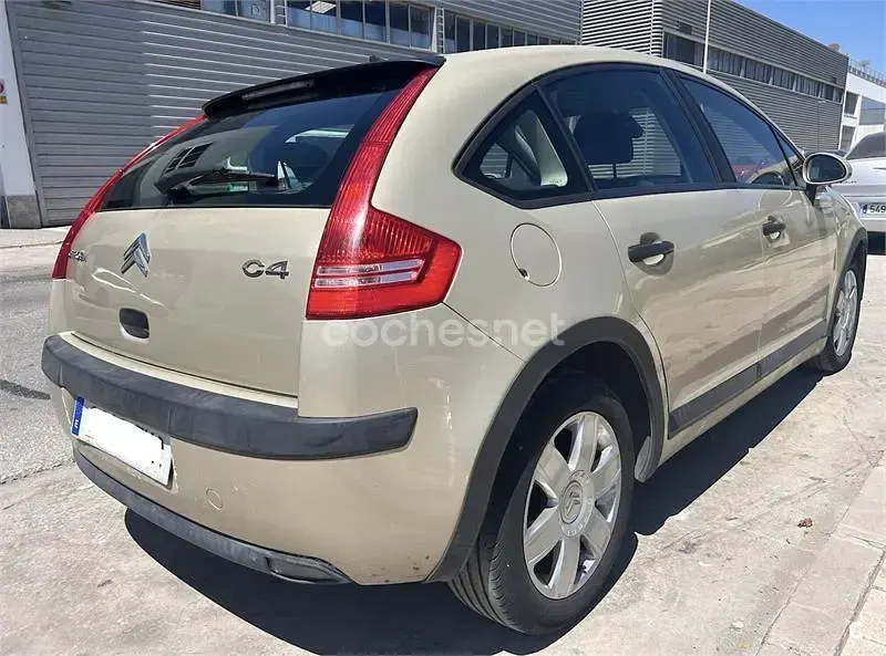 Usado Citroën C4 110 CV (80 kW) 2006 Beige Berlina