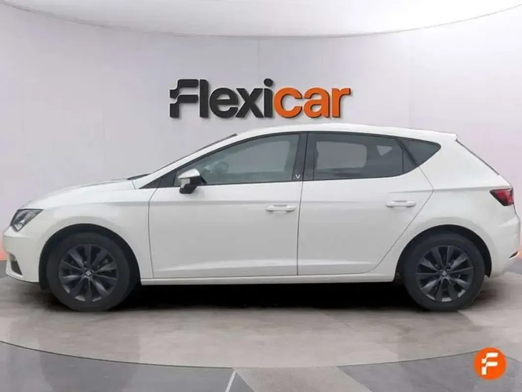 Usado Seat Leon ST Style 131 CV (96 kW) 2019 Blanco Familiar