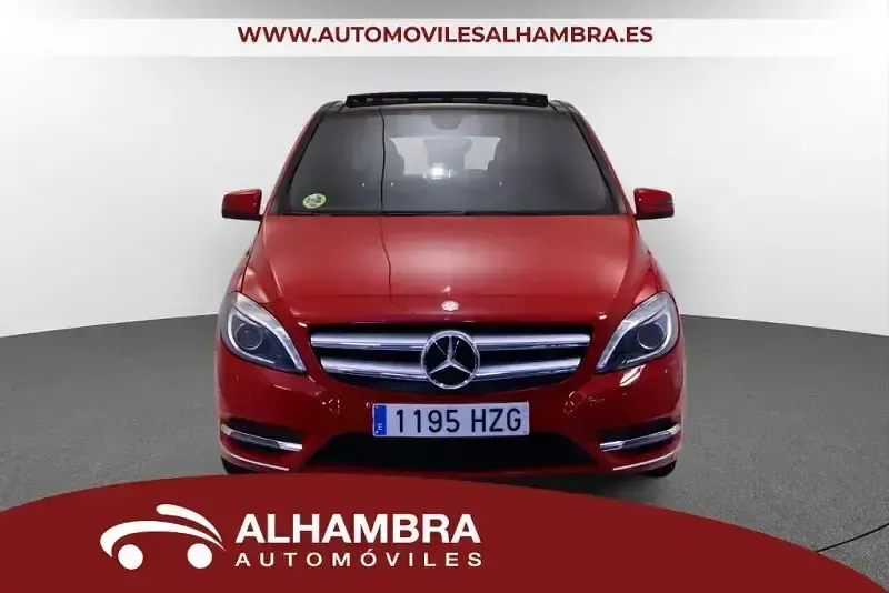 Usado Mercedes B180 109 CV (80 kW) 2014 Rojo Utilitario