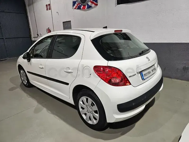 Usado Peugeot 207 75 CV (55 kW) 2009 Blanco Berlina