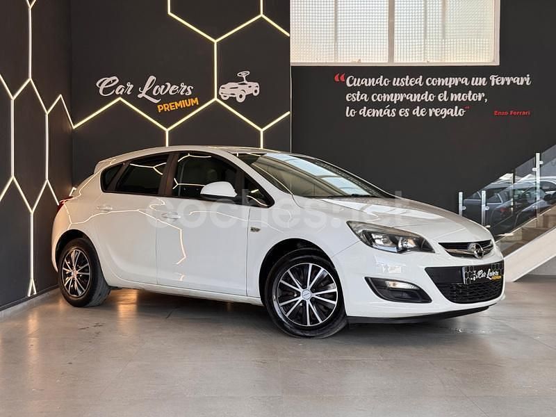 Usado Opel Astra Excellence 140 CV (102 kW) 2013 Blanco Berlina