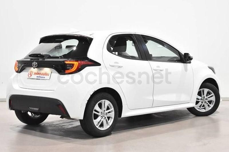 Usado Toyota Yaris Edition 126 CV (92 kW) 2021 Blanco Utilitario