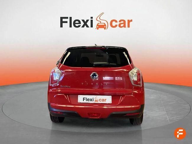 Usado Ssangyong (KGM) Tivoli 115 CV (84 kW) 2017 Rojo SUV