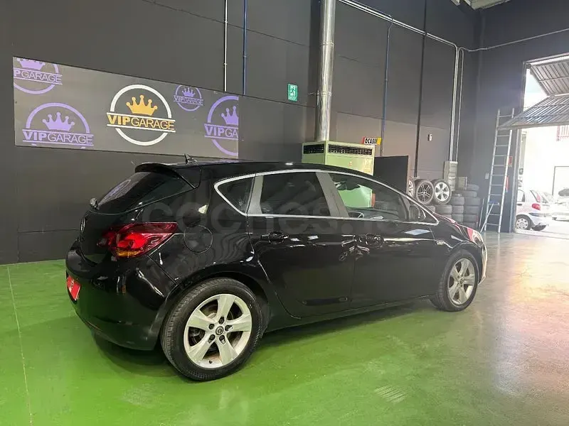 Usado Opel Astra Sport 160 CV (117 kW) 2010 Negro Berlina