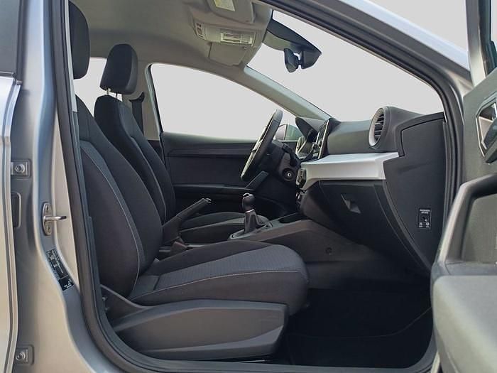 Usado Seat Ibiza Style 110 CV (80 kW) 2023 Gris plata