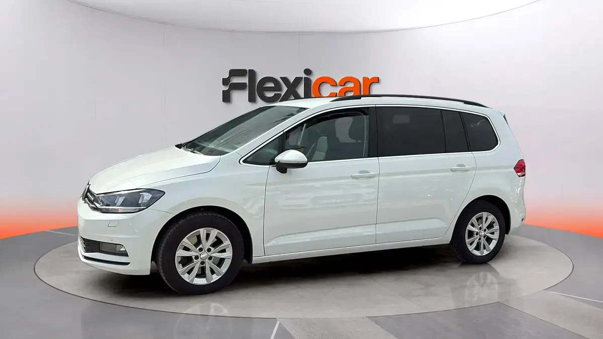 Usado VW Touran Advance 115 CV (84 kW) 2019 Blanco Monovolumen