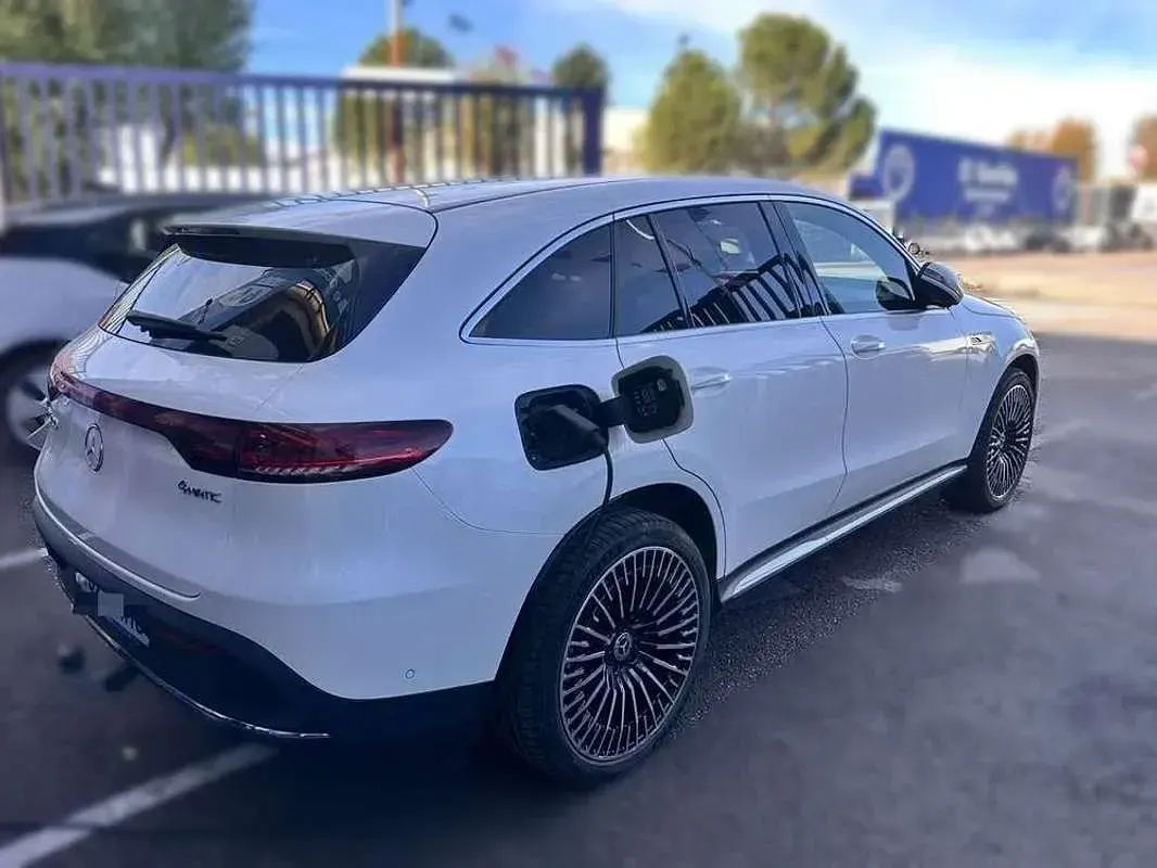 Usado Mercedes EQC400 300 kW (408 CV) 2021 Blanco SUV