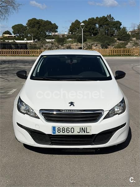 Usado Peugeot 308 Active 100 CV (73 kW) 2016 Blanco Berlina