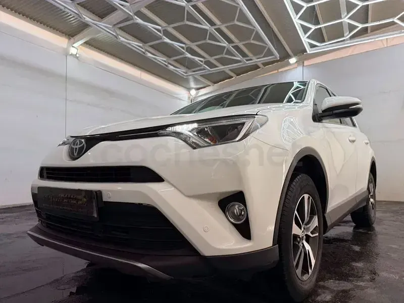 Usado Toyota RAV4 Advance 143 CV (105 kW) 2017 Blanco SUV