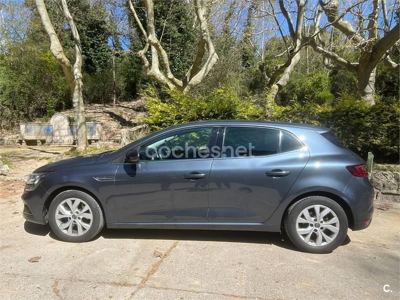 Usado Renault Mégane IV LIMITED 95 CV (69 kW) 2020 Gris / plata Berlina