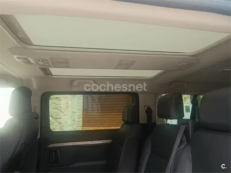 Usado Peugeot Traveller Business-Line 180 CV (132 kW) 2025 Negro Monovolumen