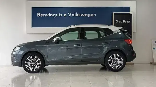 Usado Seat Arona FR 115 CV (84 kW) 2024 Gris / plata SUV