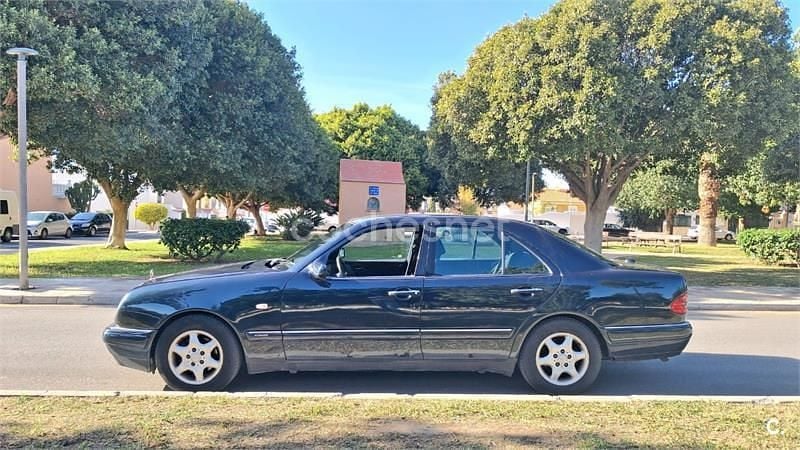 Azul Usado 2000 Mercedes E290 Elegance Familiar | 1850 € - Imagen 1/4