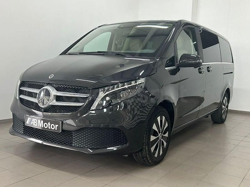 Usado Mercedes V220 Avantgarde 163 CV (119 kW) 2024 Gris / plata Monovolumen