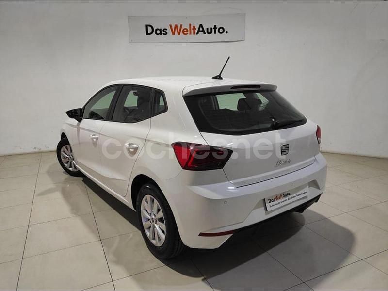 Usado Seat Ibiza Style Plus 116 CV (85 kW) 2021 Gris / plata Berlina