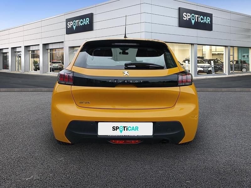 Usado Peugeot 208 Active 100 CV (73 kW) 2020 Dorado Utilitario