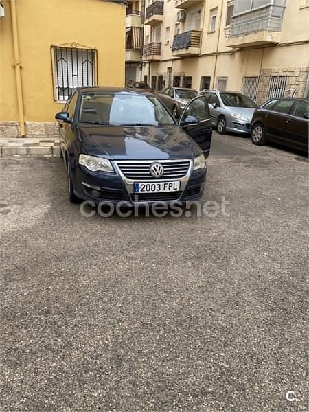 Azul Usado 2007 VW Passat Trendline Berlina | 3600 € (Precio justo) - Imagen 1/2