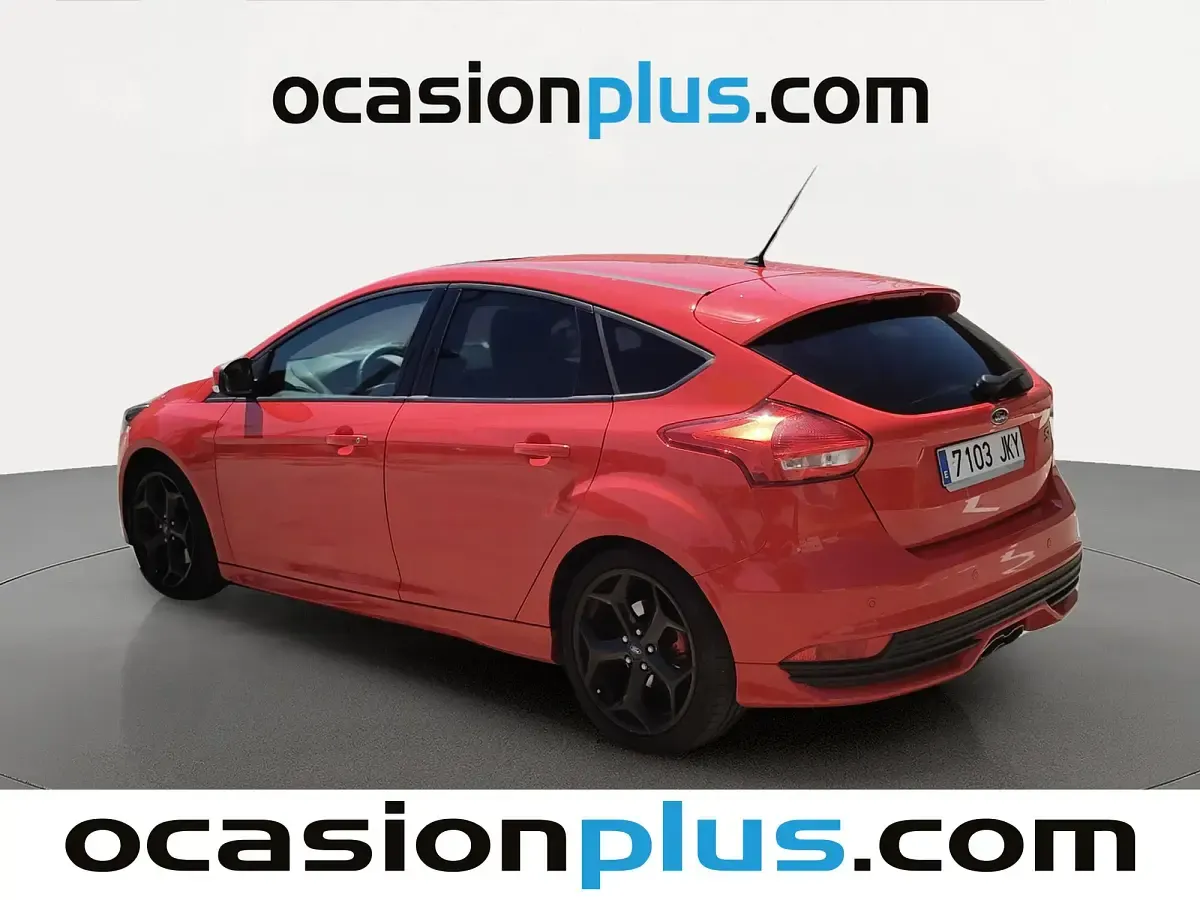 Usado Ford Focus ST 185 CV (136 kW) 2015 Rojo Utilitario