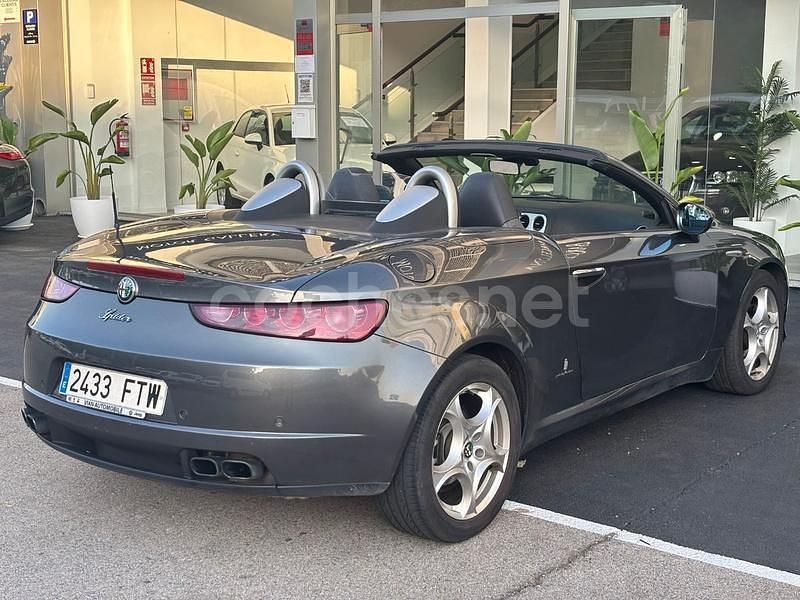 Usado Alfa Romeo Spider 185 CV (136 kW) 2007 Gris / plata Descapotable