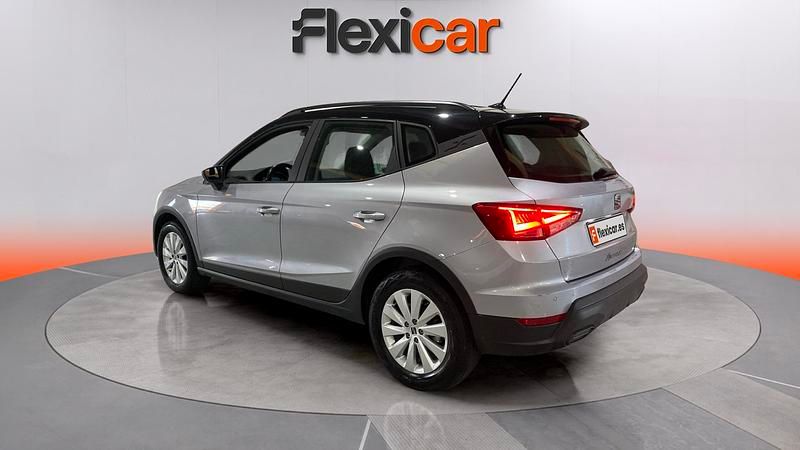Usado Seat Arona Style 110 CV (80 kW) 2023 Gris SUV