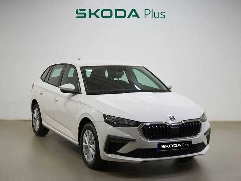 Blanco Nuevo 2025 Skoda Scala Essence Utilitario | 22.900 € (Caro) - Imagen 1/4