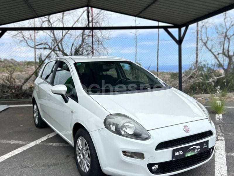 Blanco Usado 2014 Fiat Punto Pop Utilitario | 5290 € (Precio justo) - Imagen 1/4