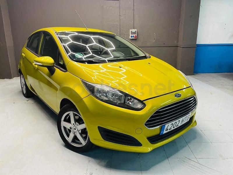 Usado Ford Fiesta Trend 100 CV (73 kW) 2014 Verde Utilitario