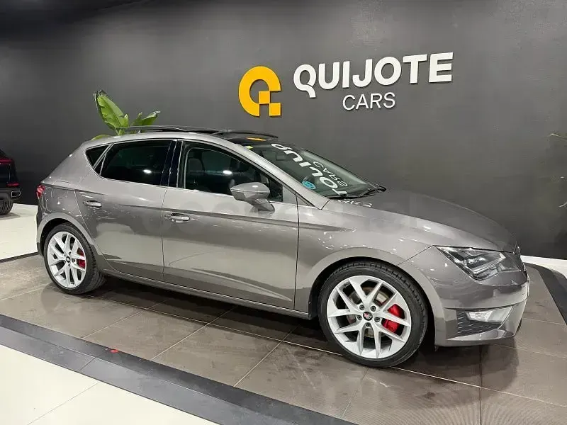 Usado Seat Leon FR 184 CV (135 kW) 2015 Gris / plata Berlina