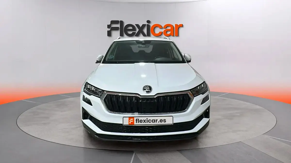 Usado Skoda Karoq Ambition 150 CV (110 kW) 2022 Blanco SUV