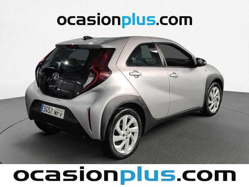 Usado Toyota Aygo X Play 72 CV (52 kW) 2024 Gris / plata SUV