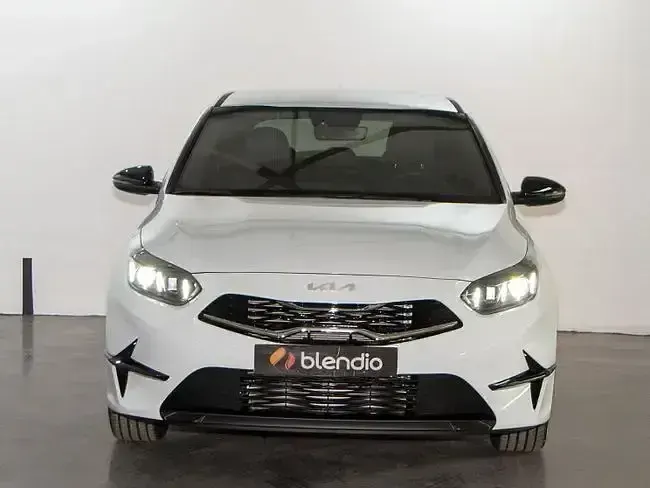Usado Kia Ceed Style 120 CV (88 kW) 2023 Blanco Utilitario