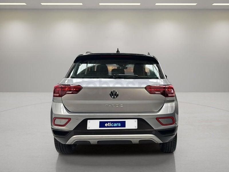 Usado VW T-Roc Life 150 CV (110 kW) 2023 Gris / plata SUV