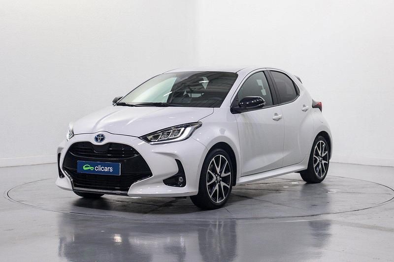 Usado Toyota Yaris Hybrid Style 75 CV (55 kW) 2022 Blanco