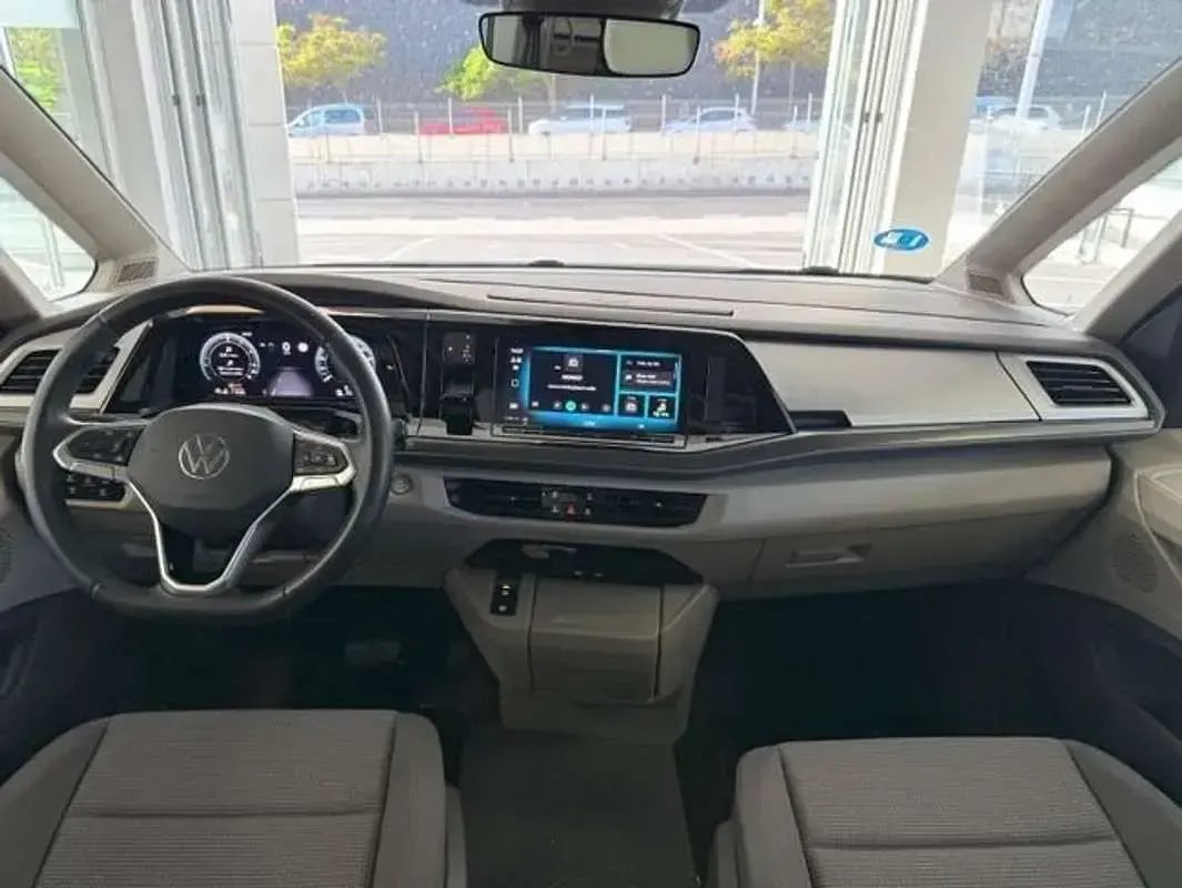 Usado VW Multivan 245 CV (180 kW) 2025 Plateado Monovolumen