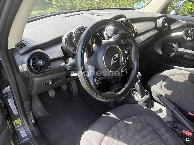 Usado Mini ONE 102 CV (75 kW) 2017 Negro Utilitario