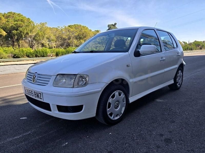 Blanco Usado 2001 VW Polo Trendline Berlina | 2600 € (Precio justo) - Imagen 1/4
