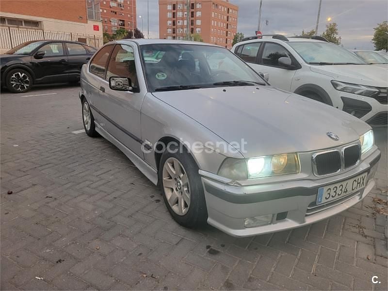 Gris / plata Usado 2000 BMW 316 Compact Utilitario | 1700 € - Imagen 1/4
