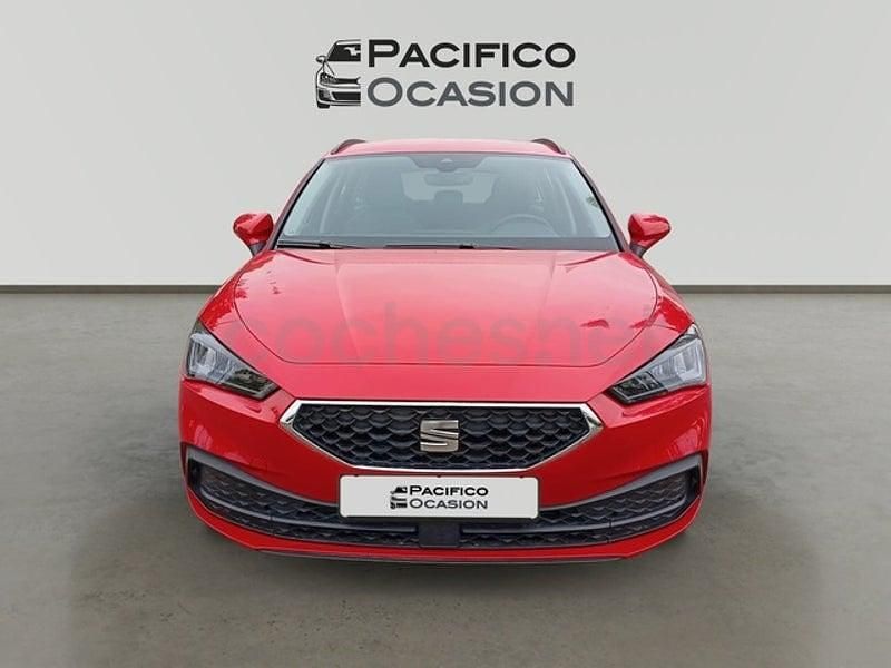 Usado Seat Leon Style 110 CV (80 kW) 2023 Rojo Familiar