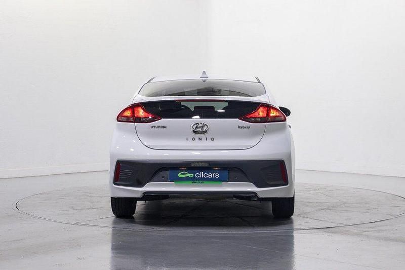 Usado Hyundai Ioniq 141 CV (103 kW) 2021 Blanco Utilitario