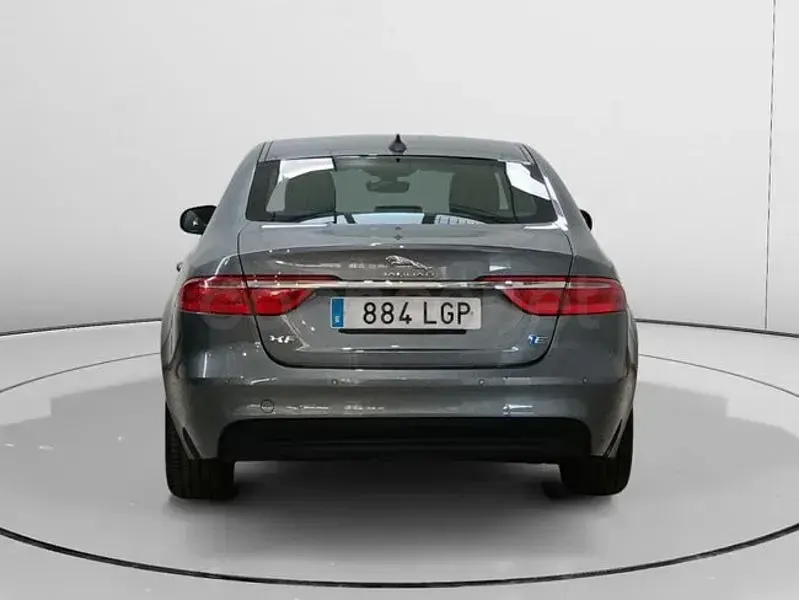 Usado Jaguar XF Pure 163 CV (119 kW) 2020 Gris / plata Berlina