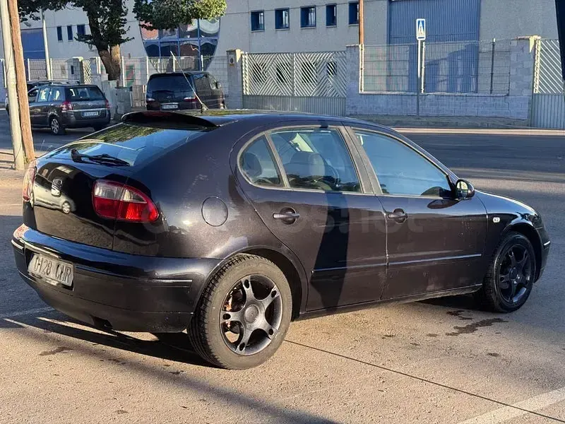 Usado Seat Leon Sport 105 CV (77 kW) 2003 Negro Utilitario