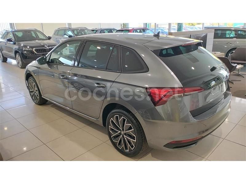 Nuevo Skoda Scala 115 CV (84 kW) 2025 Gris / plata Utilitario