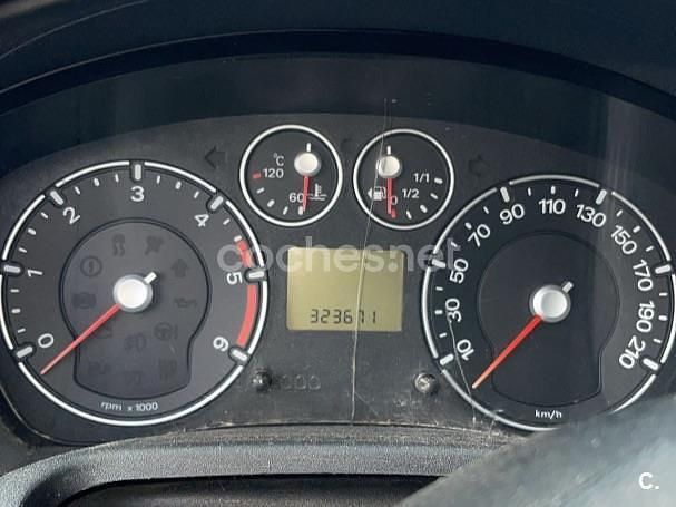 Usado Ford Fiesta Trend 68 CV (50 kW) 2005 Azul Utilitario