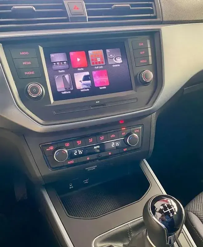 Usado Seat Arona Ecomotive 95 CV (69 kW) 2019 Blanco SUV