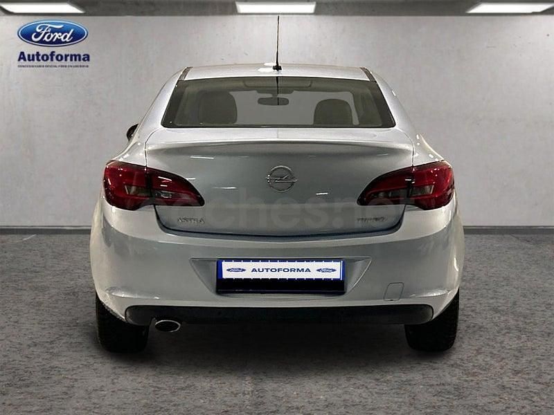 Usado Opel Astra Elegance 140 CV (102 kW) 2016 Gris / plata Berlina