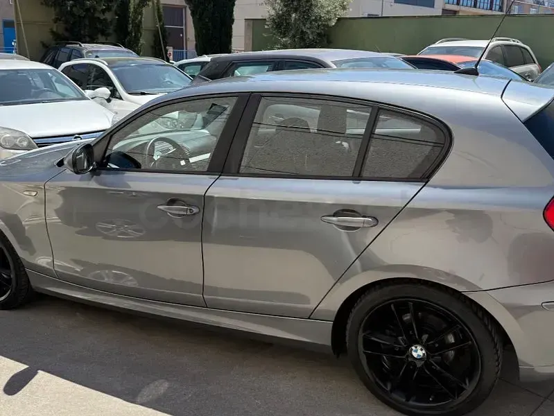 Usado BMW 116 M Sport 122 CV (89 kW) 2010 Gris / plata Utilitario