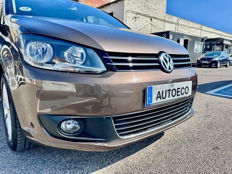 Usado VW Touran Advance 105 CV (77 kW) 2015 Marrón Monovolumen