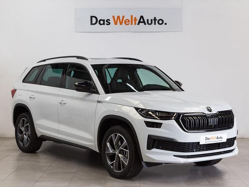Blanco Usado 2022 Skoda Kodiaq SportlinePlus SUV | 41.990 € (Caro) - Imagen 1/4