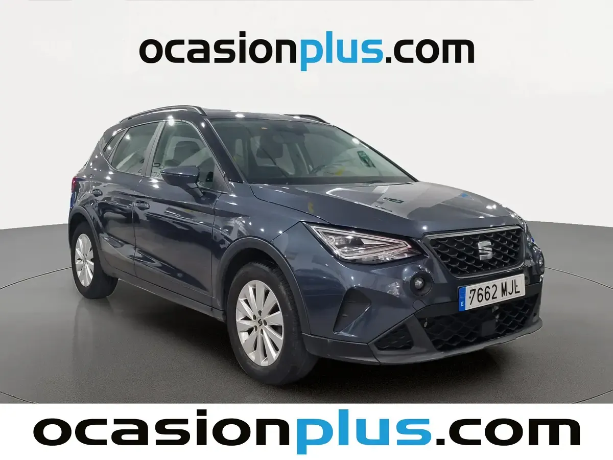 Usado Seat Arona Style 110 CV (80 kW) 2023 Gris SUV