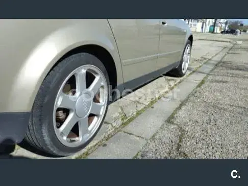 Usado Audi A4 130 CV (95 kW) 2002 Beige Berlina